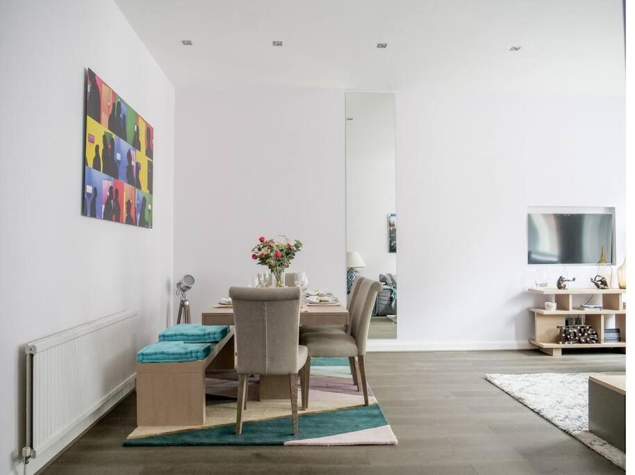 Exceptional In The Desirable Street Apartment *