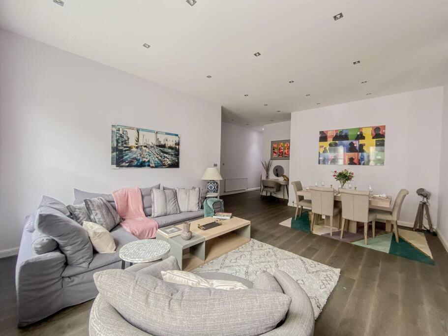 Exceptional In The Desirable Street * London