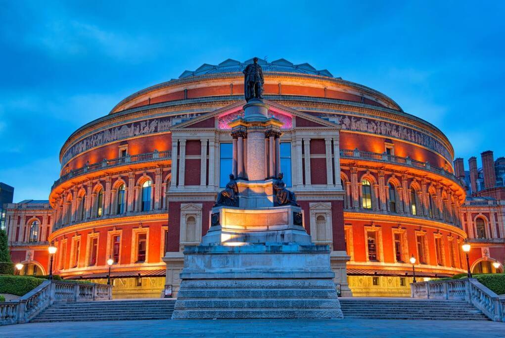 Exceptional In The Desirable Street Londra